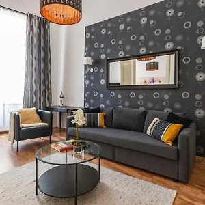 deluxe-bella-home-next-to-the-new-york-cafe.inbudapesthotels.com/